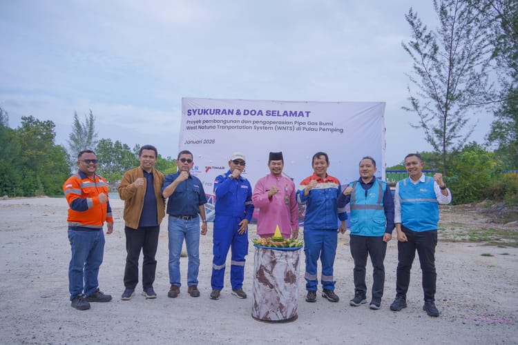 Timas Bersama PLN EPI Gelar Syukuran dan Doa Selamat di Pulau Pemping, Tandai Dimulainya Proyek Strategis WNTS Onshore Gas Pipeline